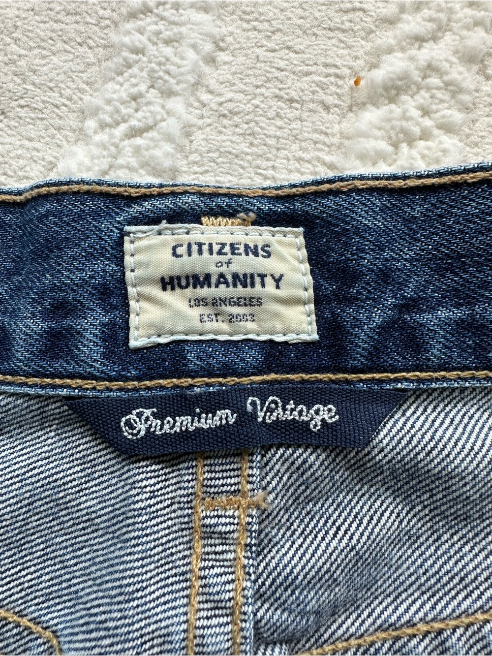 Citizens of Humanity | Bailey Loose Fit Shorts - Picture 4 of 9